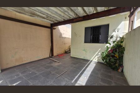 Garagem de casa à venda com 3 quartos, 100m² em Socorro, São Paulo