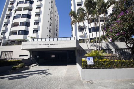 Apartamento para alugar com 149m², 4 quartos e 2 vagas Apartamento para alugar com 149m², 4 quartos e 2 vagasFachada / Placa