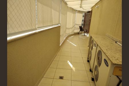 Apartamento à venda com 174m², 4 quartos e 3 vagas Apartamento à venda com 174m², 4 quartos e 3 vagasVaranda