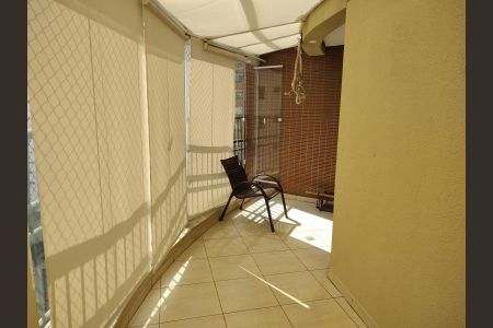 Apartamento à venda com 174m², 4 quartos e 3 vagas Apartamento à venda com 174m², 4 quartos e 3 vagasVaranda