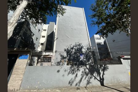Fachada + placa de apartamento para alugar com 2 quartos, 63m² em Inhaúma, Rio de Janeiro