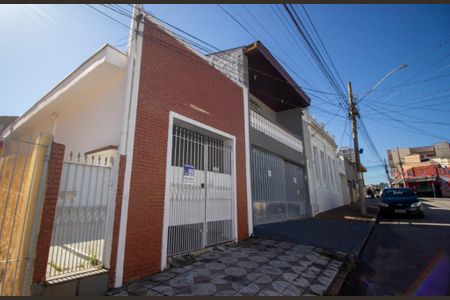 Casa para alugar com 92m², 3 quartos e 1 vaga Casa para alugar com 92m², 3 quartos e 1 vagaFachada