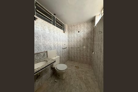 Casa para alugar com 360m², 4 quartos e 3 vagas Casa para alugar com 360m², 4 quartos e 3 vagasBanheiro da Suíte