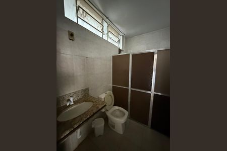 Casa para alugar com 360m², 4 quartos e 3 vagas Casa para alugar com 360m², 4 quartos e 3 vagasBanheiro de serviço