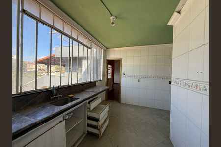 Casa para alugar com 360m², 4 quartos e 3 vagas Casa para alugar com 360m², 4 quartos e 3 vagasCozinha