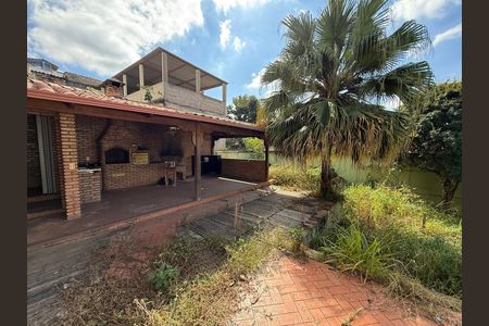 Casa para alugar com 360m², 4 quartos e 3 vagas Casa para alugar com 360m², 4 quartos e 3 vagasÁrea externa