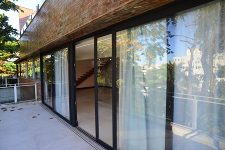 Apartamento à venda com 392m², 3 quartos e 3 vagas Apartamento à venda com 392m², 3 quartos e 3 vagasVaranda da Sala