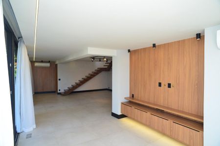 Apartamento à venda com 392m², 3 quartos e 3 vagas Apartamento à venda com 392m², 3 quartos e 3 vagasSala