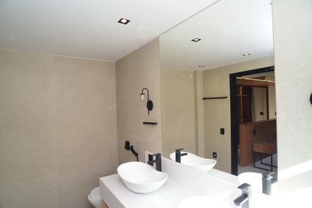 Apartamento à venda com 392m², 3 quartos e 3 vagas Apartamento à venda com 392m², 3 quartos e 3 vagasBanheiro da Suíte 3