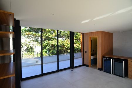 Apartamento à venda com 392m², 3 quartos e 3 vagas Apartamento à venda com 392m², 3 quartos e 3 vagasSalão de Festas