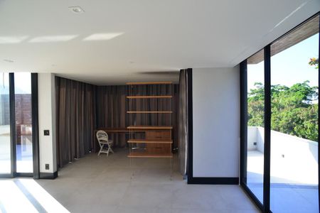 Apartamento à venda com 392m², 3 quartos e 3 vagas Apartamento à venda com 392m², 3 quartos e 3 vagasSalão de Festas