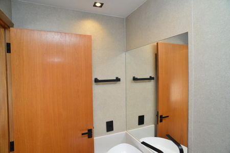Apartamento à venda com 392m², 3 quartos e 3 vagas Apartamento à venda com 392m², 3 quartos e 3 vagasBanheiro da Suíte 1