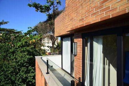Apartamento à venda com 392m², 3 quartos e 3 vagas Apartamento à venda com 392m², 3 quartos e 3 vagasVaranda da Suíte 1,2 e 3