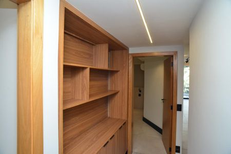 Apartamento à venda com 392m², 3 quartos e 3 vagas Apartamento à venda com 392m², 3 quartos e 3 vagasCorredor