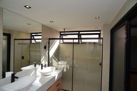 Apartamento à venda com 392m², 3 quartos e 3 vagas Apartamento à venda com 392m², 3 quartos e 3 vagasBanheiro da Suíte 3