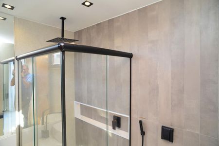 Apartamento à venda com 392m², 3 quartos e 3 vagas Apartamento à venda com 392m², 3 quartos e 3 vagasBanheiro da Suíte 2