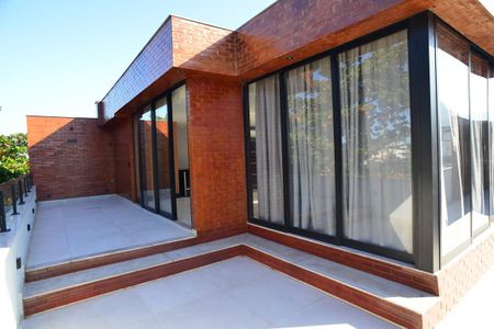 Apartamento à venda com 392m², 3 quartos e 3 vagas Apartamento à venda com 392m², 3 quartos e 3 vagasÁrea Externa