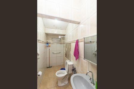 Banheiro de casa à venda com 3 quartos, 130m² em Conjunto Residencial José Bonifácio, São Paulo