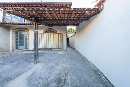 Vaga de garagem de casa para alugar com 3 quartos, 90m² em Jardim dos Comerciários, Belo Horizonte