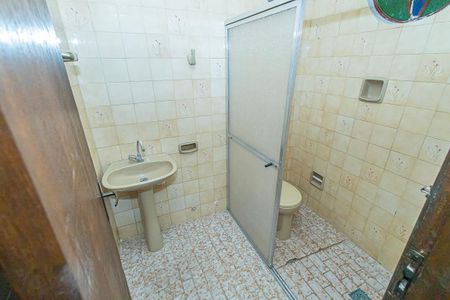 Banheiro de casa para alugar com 3 quartos, 90m² em Jardim dos Comerciários, Belo Horizonte
