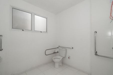 Banheiro de apartamento à venda com 1 quarto, 41m² em Sarandi, Porto Alegre