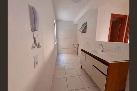 Apartamento para alugar com 48m², 2 quartos e 1 vaga Apartamento para alugar com 48m², 2 quartos e 1 vagaCozinha e Área de Serviço