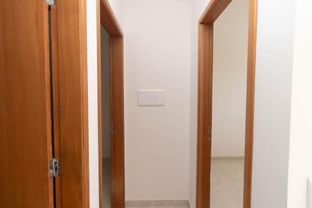 Corredor dos Quartos de apartamento para alugar com 2 quartos, 44m² em Vila Constança, São Paulo