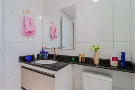 Banheiro de apartamento para alugar com 2 quartos, 57m² em Jardim Itapark, Mauá