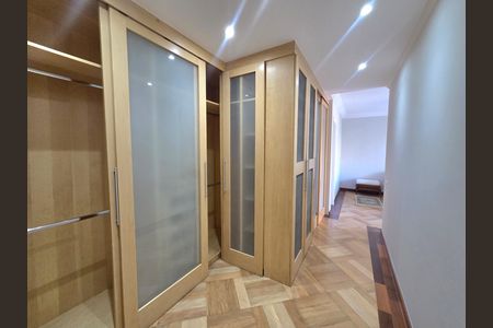 Corredor de apartamento para alugar com 3 quartos, 190m² em Indianópolis, São Paulo