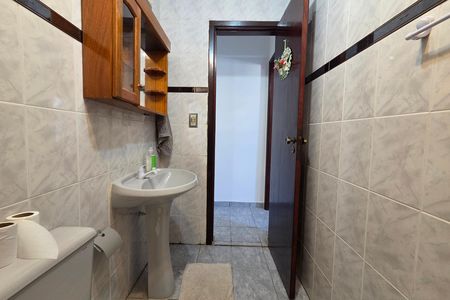 Banheiro de apartamento para alugar com 1 quarto, 54m² em Cidade Ocian, Praia Grande