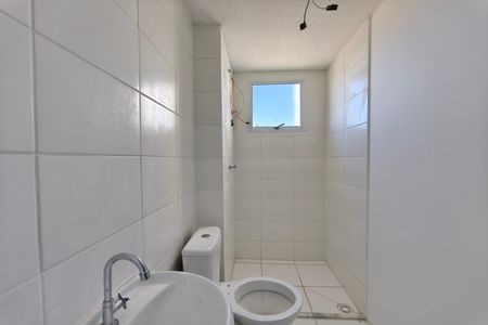 Banheiro de apartamento à venda com 2 quartos, 44m² em Vila Palacios, Campinas