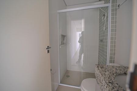 Banheiro de apartamento para alugar com 2 quartos, 45m² em Vila Guilhermina, São Paulo
