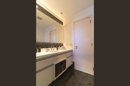 Apartamento para alugar com 103m², 2 quartos e 2 vagas Apartamento para alugar com 103m², 2 quartos e 2 vagasBanheiro da Suíte 01