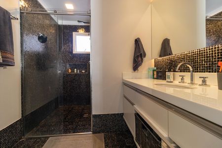 Apartamento para alugar com 103m², 2 quartos e 2 vagas Apartamento para alugar com 103m², 2 quartos e 2 vagasBanheiro da Suíte 01