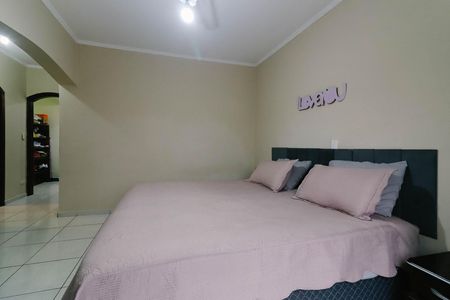 Suíte de casa à venda com 3 quartos, 240m² em Jardim Triana, São Paulo