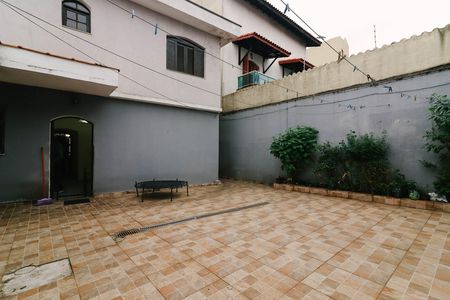 Área de Serviço de casa para alugar com 3 quartos, 240m² em Jardim Triana, São Paulo