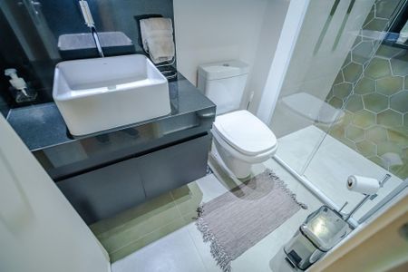 Apartamento à venda com 75m², 2 quartos e 2 vagas Apartamento à venda com 75m², 2 quartos e 2 vagasBanheiro