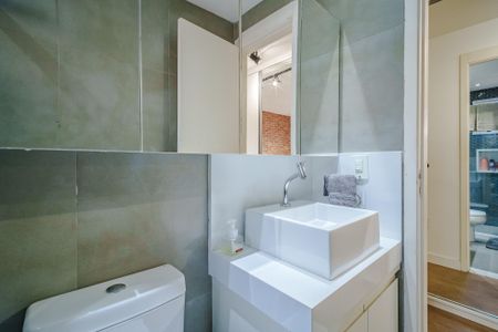 Apartamento à venda com 75m², 2 quartos e 2 vagas Apartamento à venda com 75m², 2 quartos e 2 vagasBanheiro da Suíte