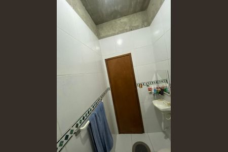 Casa à venda com 68m², 2 quartos e 1 vaga Casa à venda com 68m², 2 quartos e 1 vagaBanheiro