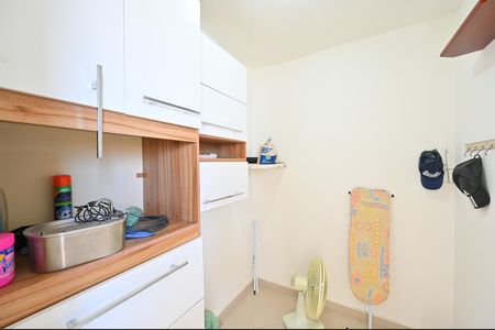 Apartamento para alugar com 76m², 2 quartos e 1 vagaQuarto de Serviço 