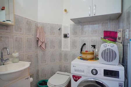 Banheiro de kitnet/studio à venda com 1 quarto, 24m² em Centro Histórico, Porto Alegre