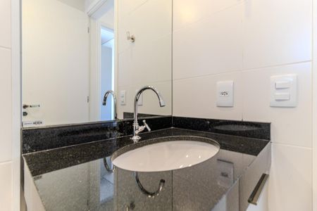 Banheiro de apartamento para alugar com 2 quartos, 51m² em República, São Paulo