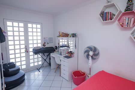 Casa de condomínio à venda com 180m², 4 quartos e 1 vaga