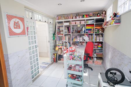 Casa de condomínio à venda com 180m², 4 quartos e 1 vaga