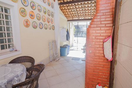 Casa de condomínio à venda com 180m², 4 quartos e 1 vaga