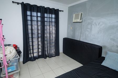 Casa de condomínio à venda com 180m², 4 quartos e 1 vaga