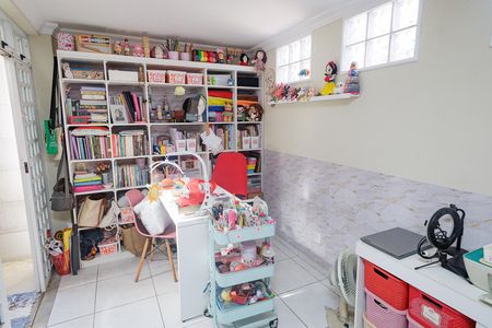 Casa de condomínio à venda com 180m², 4 quartos e 1 vaga