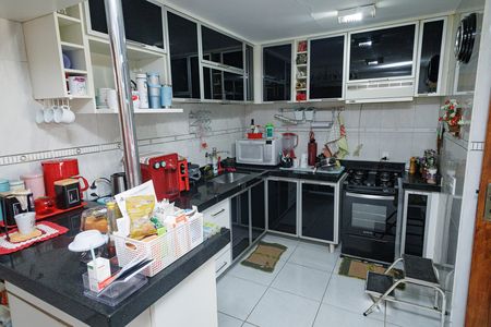 Casa de condomínio à venda com 180m², 4 quartos e 1 vaga
