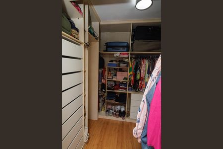 Casa de condomínio à venda com 180m², 4 quartos e 1 vaga