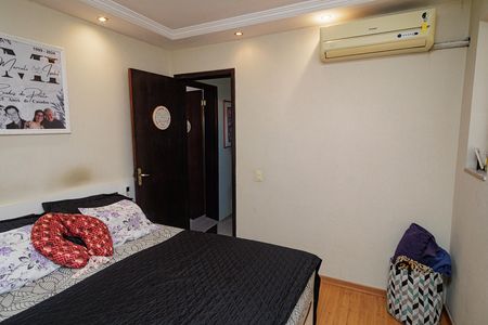 Casa de condomínio à venda com 180m², 4 quartos e 1 vaga
